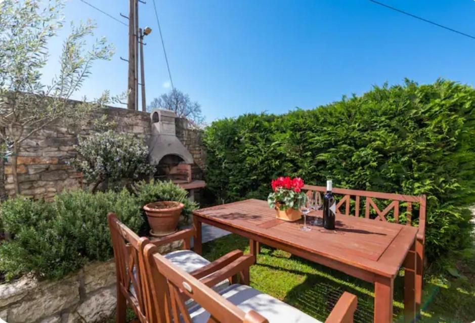 Apartment With Whirlpool And Bbq Near Porec Baderna Exterior photo